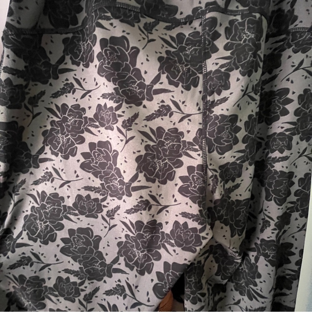 PopFit Gray and Black Floral Jogger Pants Size Medium - Picture 5 of 10